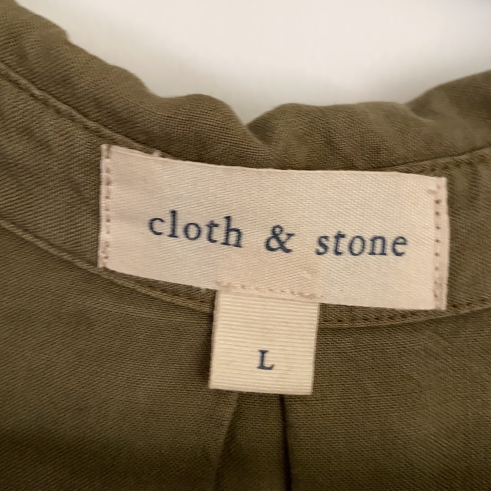 Cloth & Stone Army Green Button Down Top - Picture 2 of 3
